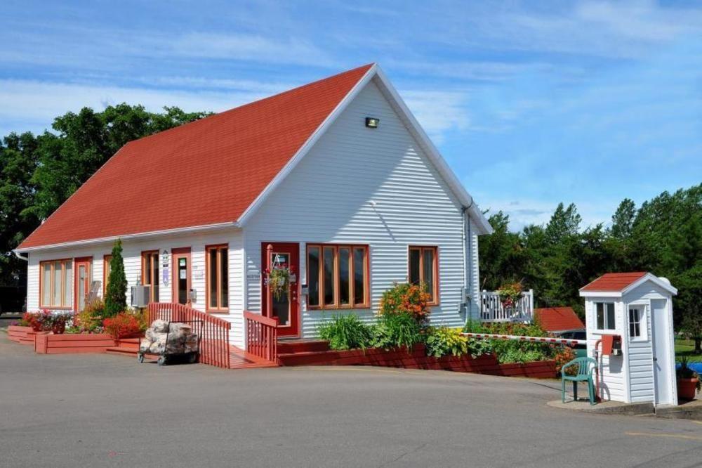 Hôtel Camping & Chalets De La Demi-Lieue à Saint-Jean-Port-Joli Extérieur photo
